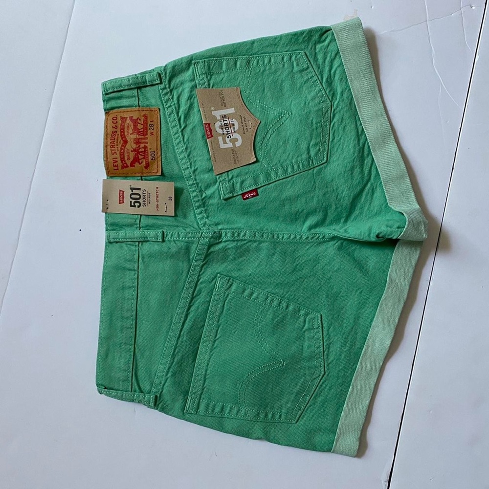 Brand new with tags never worn NWT green Levi’s denim shorts - Picture 2 of 4